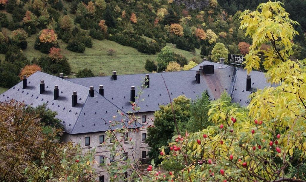 Hotel Santa Cristina Petit Spa Canfranc Exterior photo